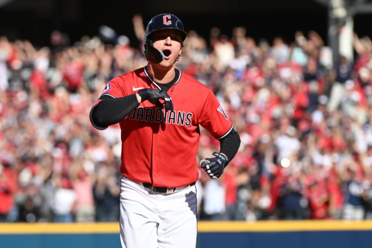 Halpin's go-ahead homer flips Game 3 for Cleveland